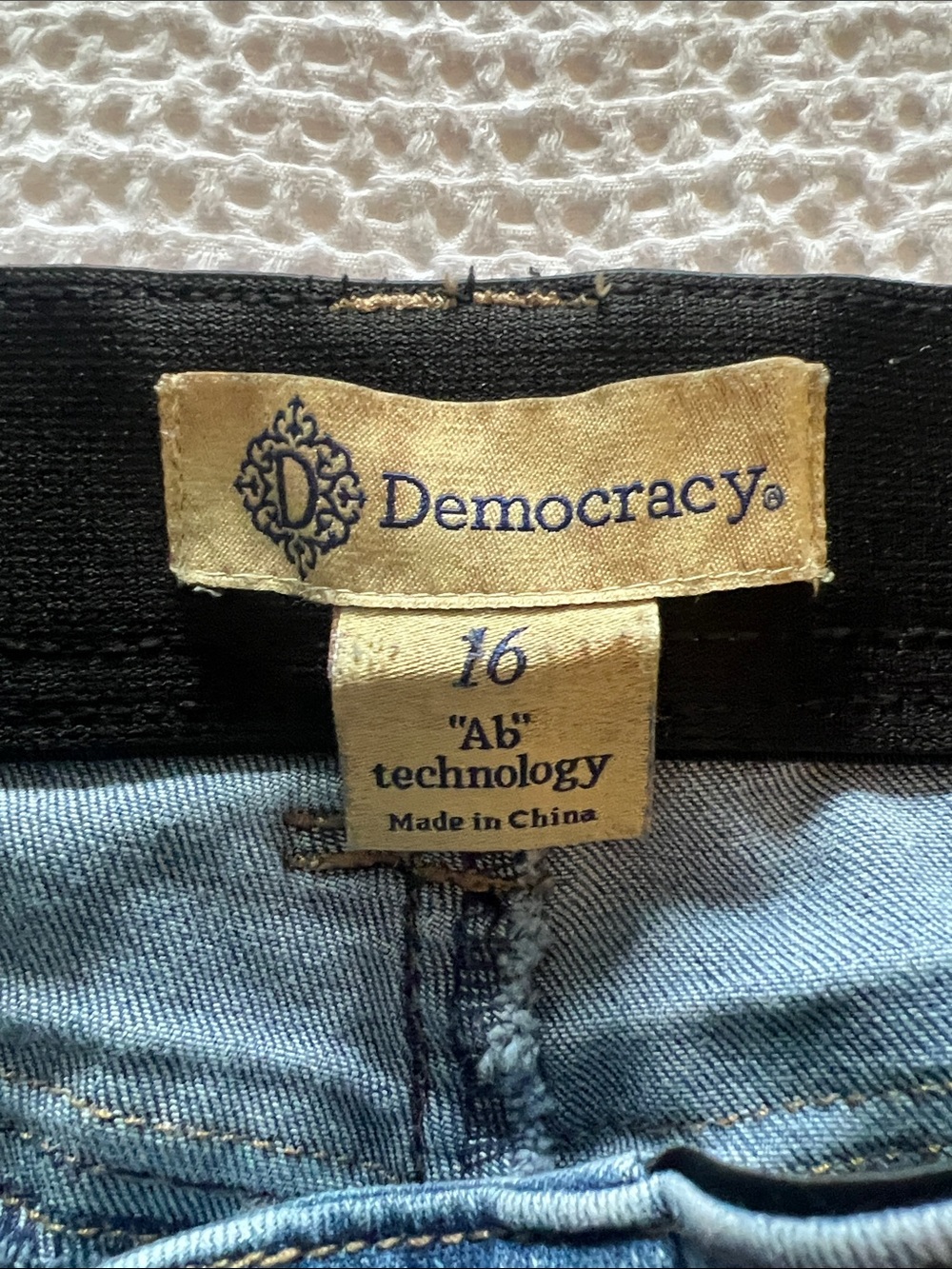 Democracy Women's Skinny Jeans in Blue Wash - Picture 2 of 3